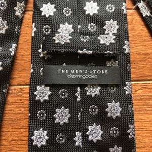 EUC Bloomingdales Men’s Tie